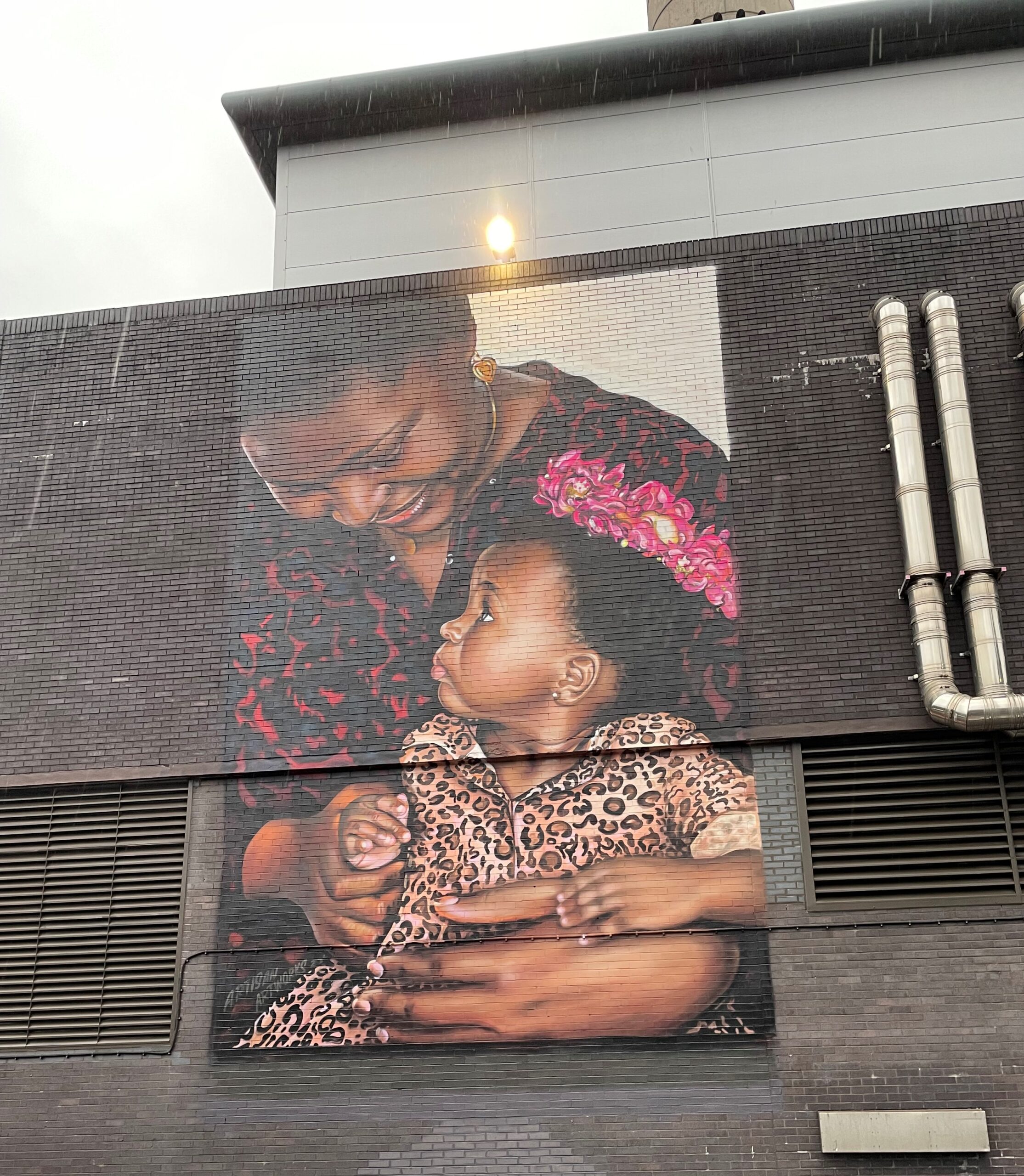 <strong>Work completes on giant mural at Glasgow Royal Infirmary</strong>